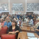 A los gritos y con aires de escándalo el Concejo Deliberante conmemoró el aniversario del golpe militar