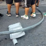 En plena marcha del 24M, una joven resultó lesionada por la caída de un poste