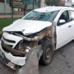 Heridos en un fuerte accidente entre una moto y un auto en Alió y Moreno