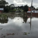 “En 30 años nunca vi algo así”: el duro relato de vecinos tras el temporal en el barrio 2 de Abril