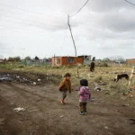 5 de cada 10 chicos son pobres y 65% depende de asistencia alimentaria en Argentina