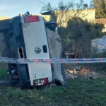 Perdió el control de su camioneta y falleció tras chocar contra un paredón en Diagonal Gascón y Sicilia