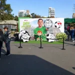 Furor por el Dibu en Mar del Plata: cientos de chicos coparon Plaza Mitre por el estreno de la película de Netflix