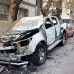 Incendio destruyó una camioneta en Sarmiento y San Lorenzo: sospechan que fue intencional