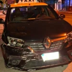 Motociclista alcoholizado chocó contra un taxi