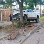 Conductor descompensado protagonizó un violento siniestro con su camioneta en Vértiz y Villar