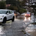 ¿Cómo se debe manejar en Mar del Plata en días de lluvia intensa?