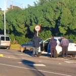 Choque entre una camioneta y un ciclomotor: una joven resultó lastimada a metros de la Base Naval