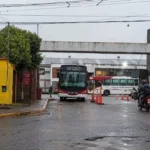 Empiezan a moverse los colectivos, pero todavía no se restableció el servicio