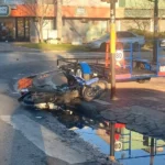 Choque entre una moto y un auto en Independencia y Paso