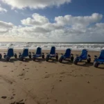 Las playas de Punta Mogotes suman sillas anfibias para facilitar el acceso al mar