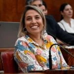 Cuesta defendió regular los celulares en las aulas secundarias