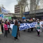 Jubilados marchan en Mar del Plata por mejoras en haberes, medicamentos y atención médica