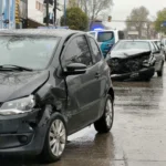 Impactante choque entre un Volkswagen Fox y un Peugeot 405 en Jara y Belgrano
