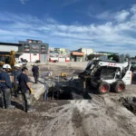 Reparan un caño de agua de gran porte y hay un corte de tránsito en avenida Libertad