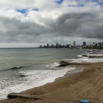 Frío, viento y la posibilidad de lloviznas en Mar del Plata durante el fin de semana