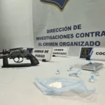 Cayó un hombre con pedido de captura por drogas: secuestraron cocaína y un revólver